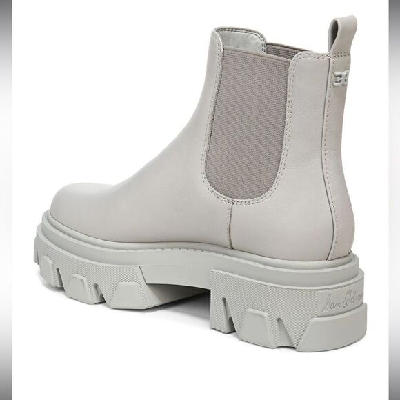 Daelyn Lug Sole Chelsea Boot - Picture 9 of 9